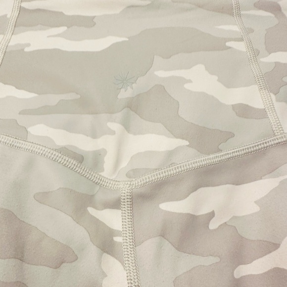ATHLETA Women Yoga Leggings Elation Camo 7/8 Tight Capri height S - Picture 2 of 5